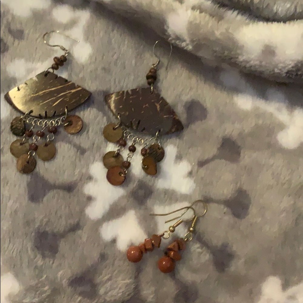 2 pairs of fashion earrings
